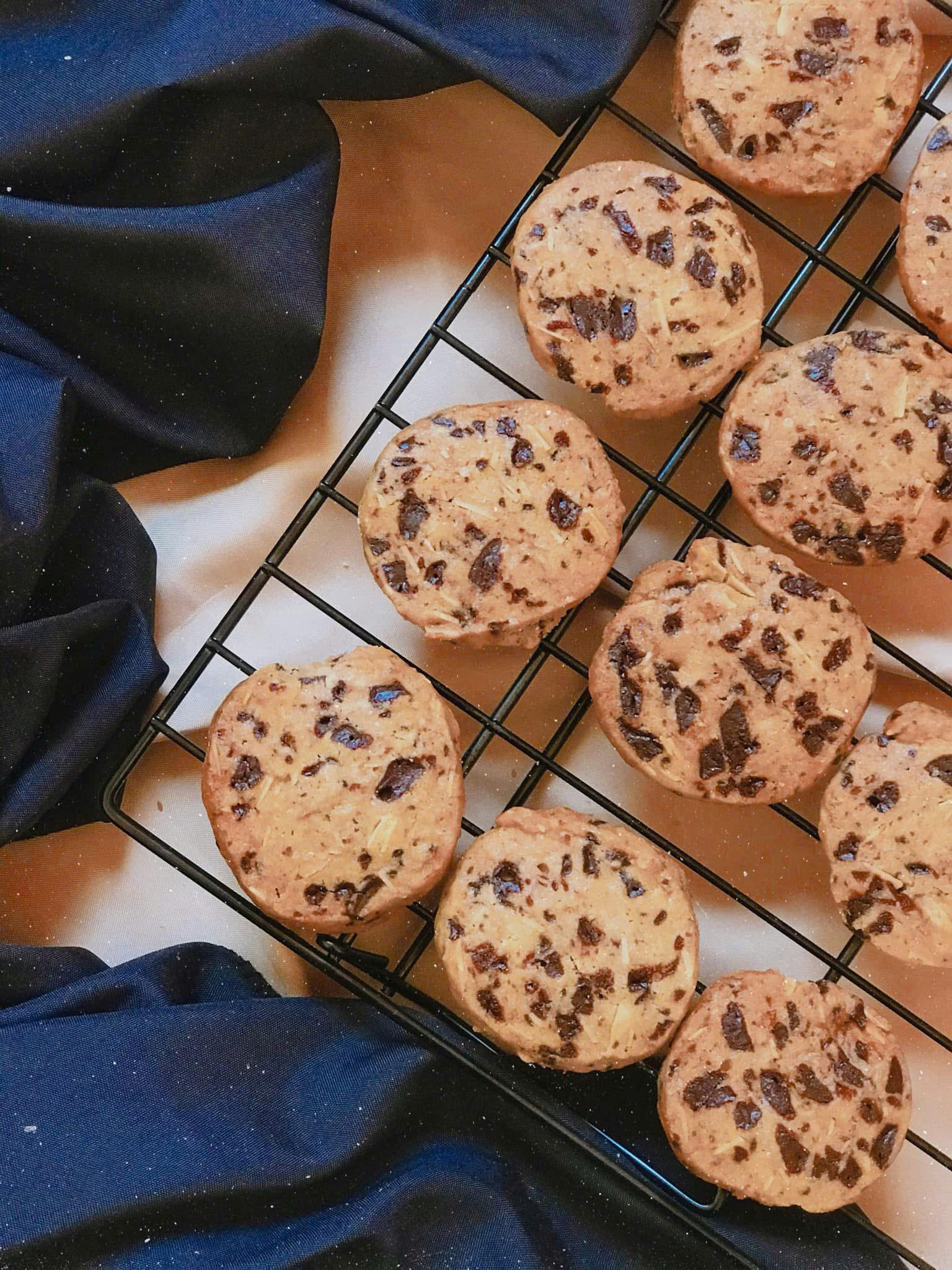 Bánh cookie sô cô la chip nướng giòn