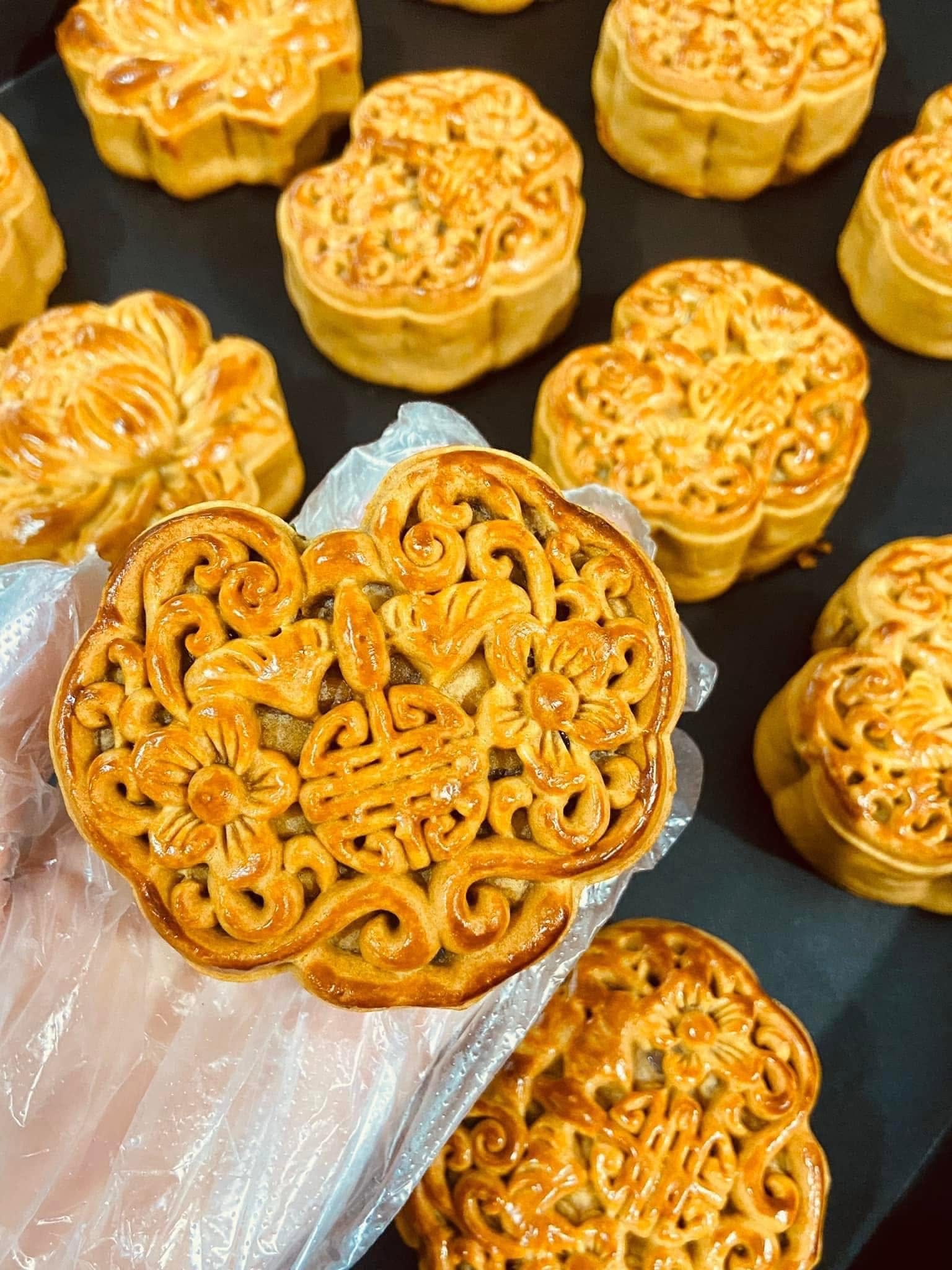 Bánh Trung thu hoa văn điêu khắc tinh xảo